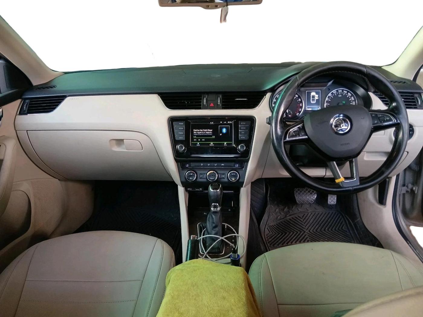 2016 Skoda Octavia 2.0 TDI CR STYLE PLUS AT, Diesel, Automatic, 1,74,284 km, interior