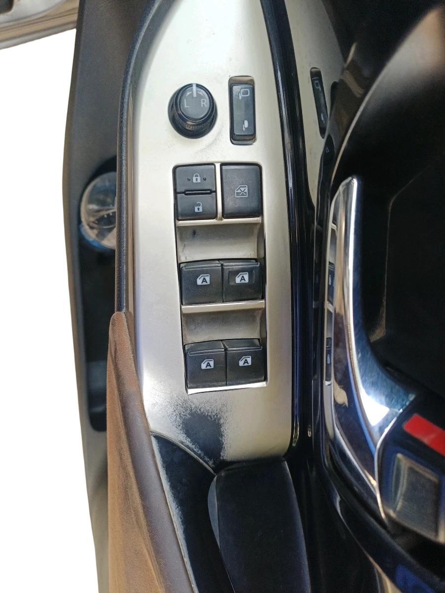 2017 Toyota Innova Crysta 2.8 ZX AT 7 STR, Diesel, Automatic, 2,52,112 km, interior