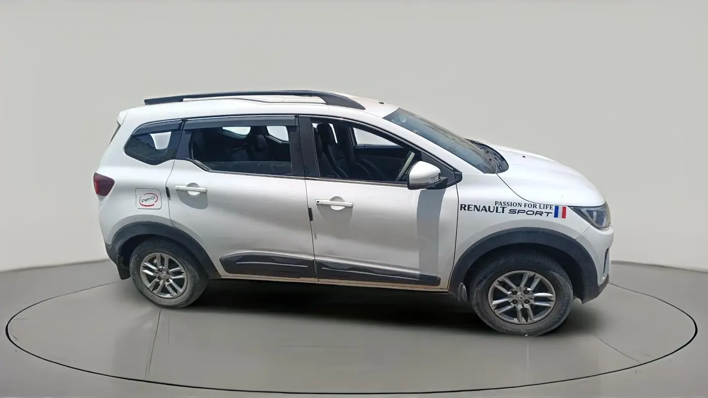 2021 Renault TRIBER RXT, Petrol, Manual, 30,752 km, exterior
