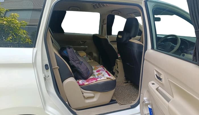 2024 Toyota RUMION V AT , Petrol, Automatic, 33,902 km, interior