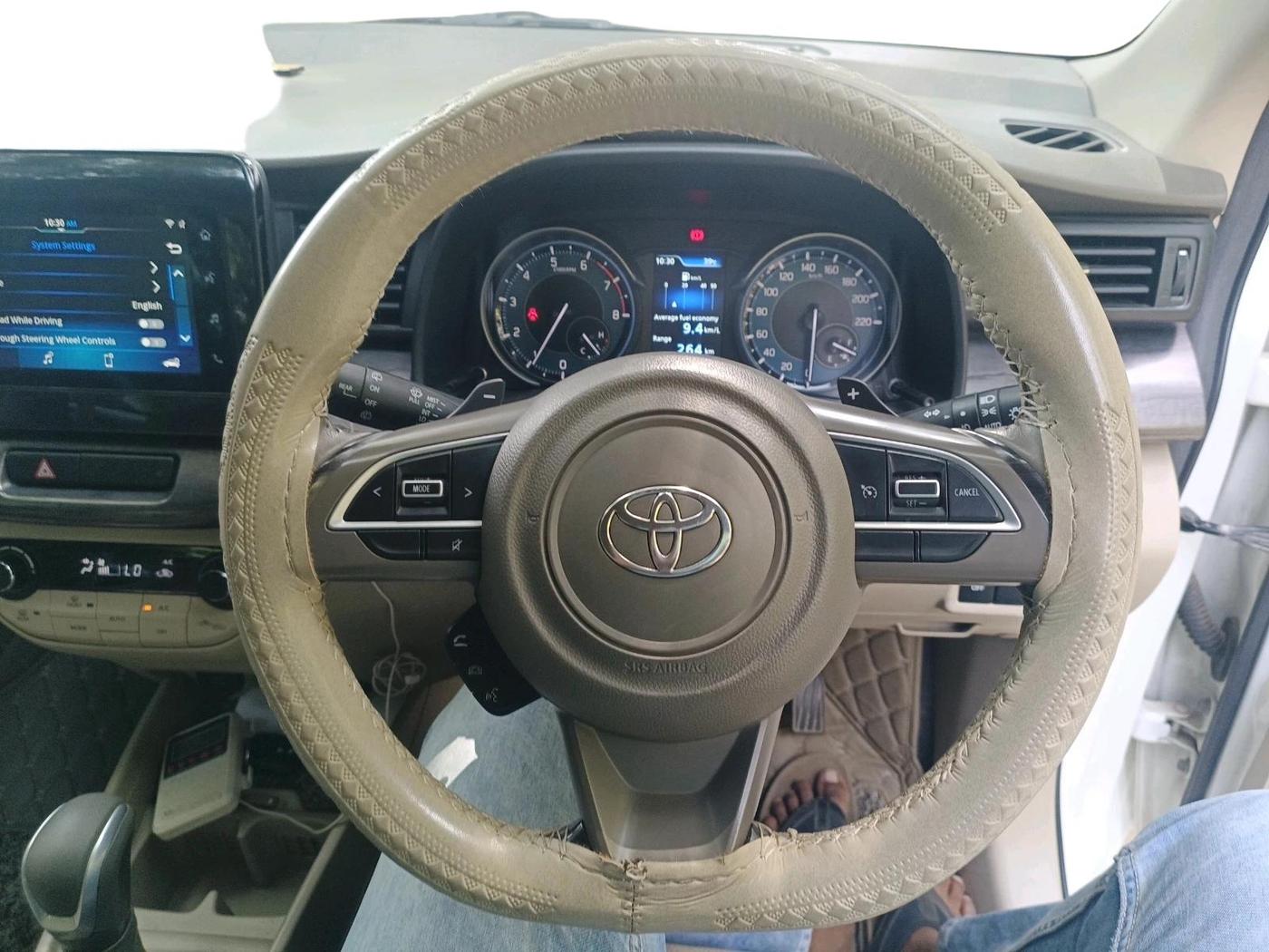 2024 Toyota RUMION V AT , Petrol, Automatic, 33,902 km, interior