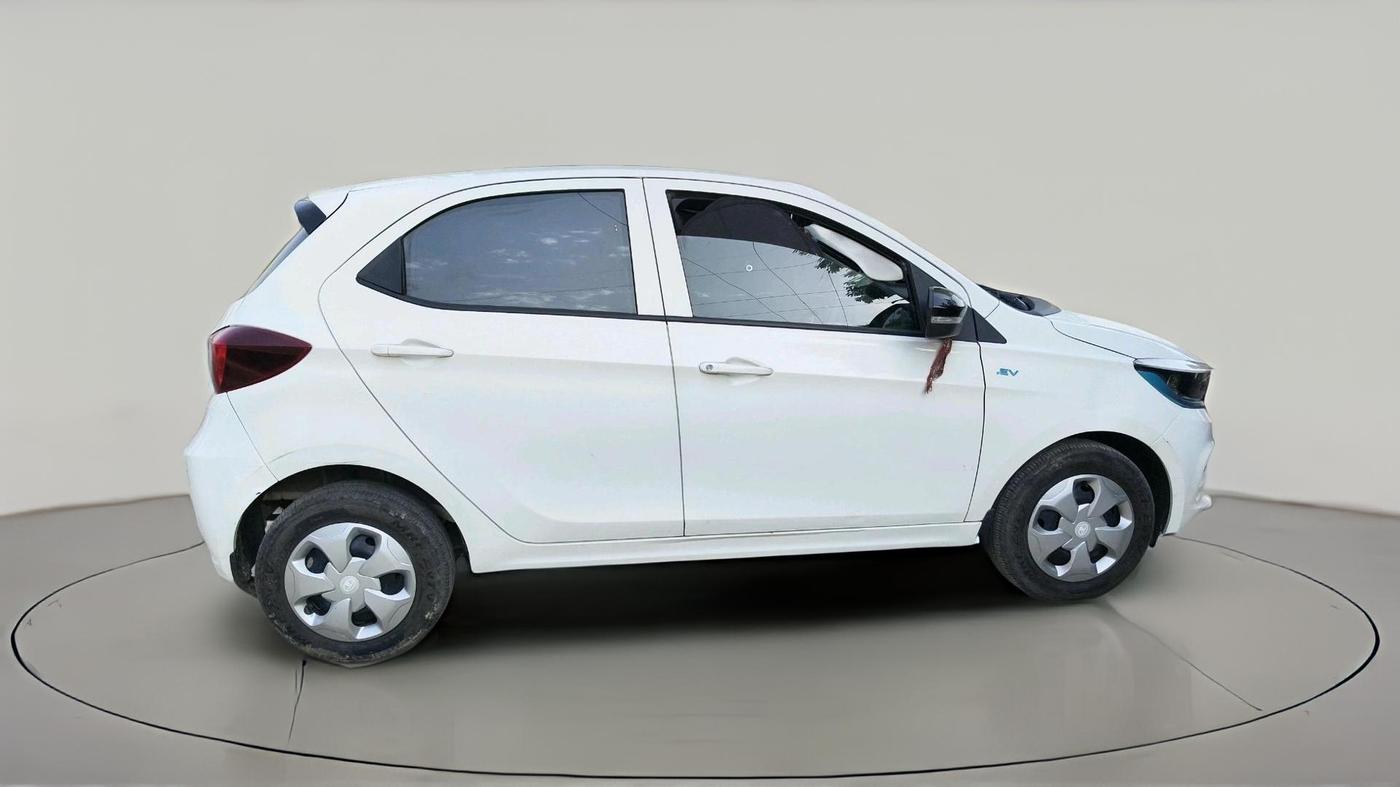 2024 Tata TIAGO EV XT LONG RANGE, Electric, Automatic, 17,868 km, exterior