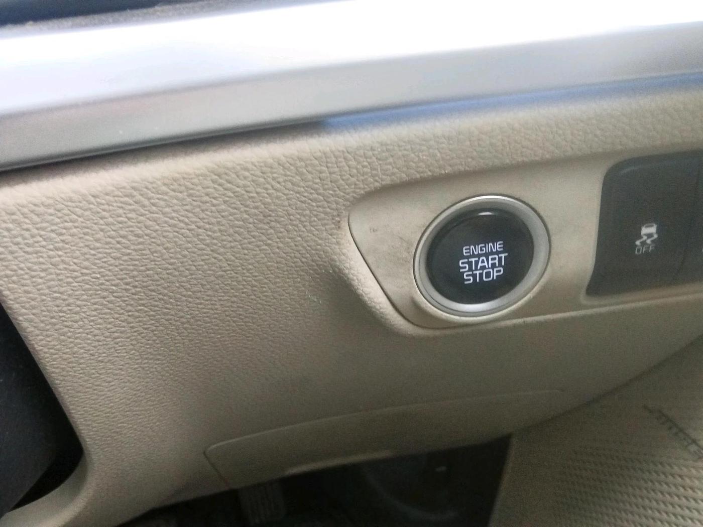 2022 KIA CARENS LUXURY PLUS 1.5 DIESEL AT 6 STR, Diesel, Automatic, 1,50,987 km, interior