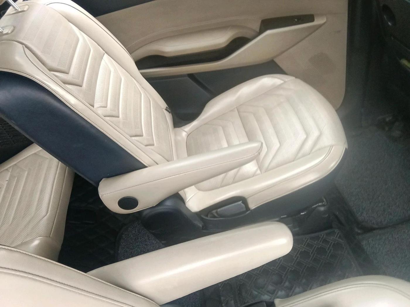 2022 KIA CARENS LUXURY PLUS 1.5 DIESEL AT 6 STR, Diesel, Automatic, 1,50,987 km, interior