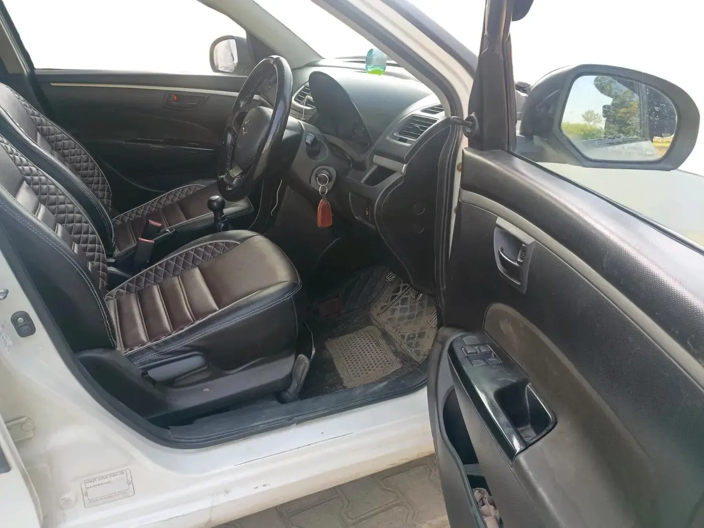2017 Maruti Swift LXI (O), CNG, Manual, 77,287 km, interior