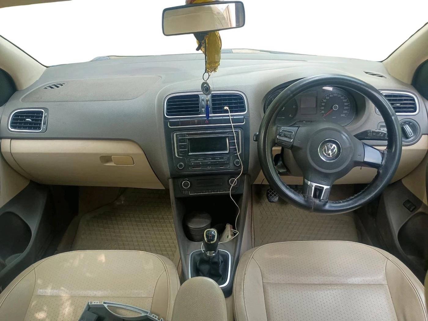 2013 Volkswagen Vento HIGHLINE DIESEL 1.6, Diesel, Manual, 1,51,773 km, interior