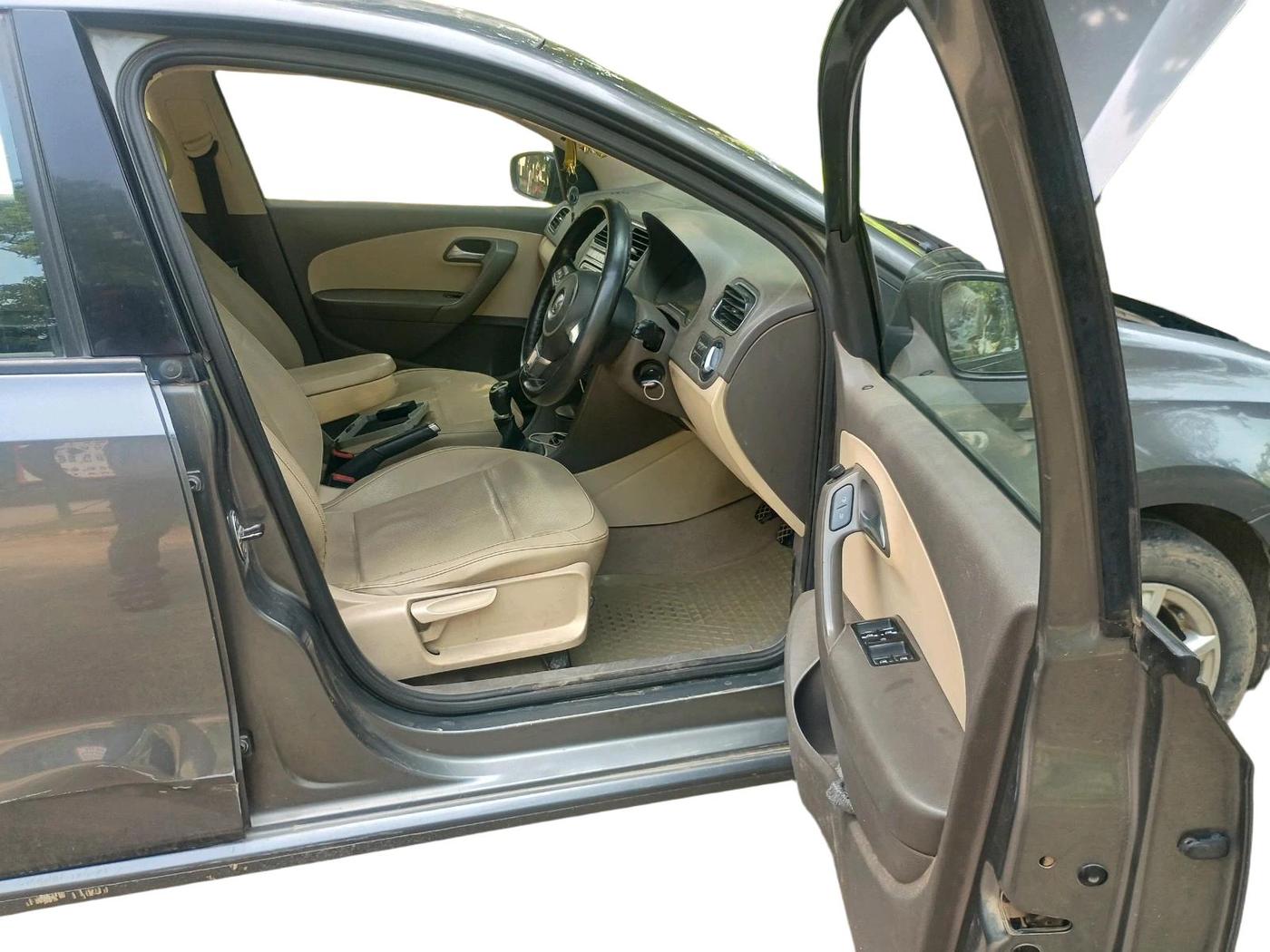2013 Volkswagen Vento HIGHLINE DIESEL 1.6, Diesel, Manual, 1,51,773 km, interior