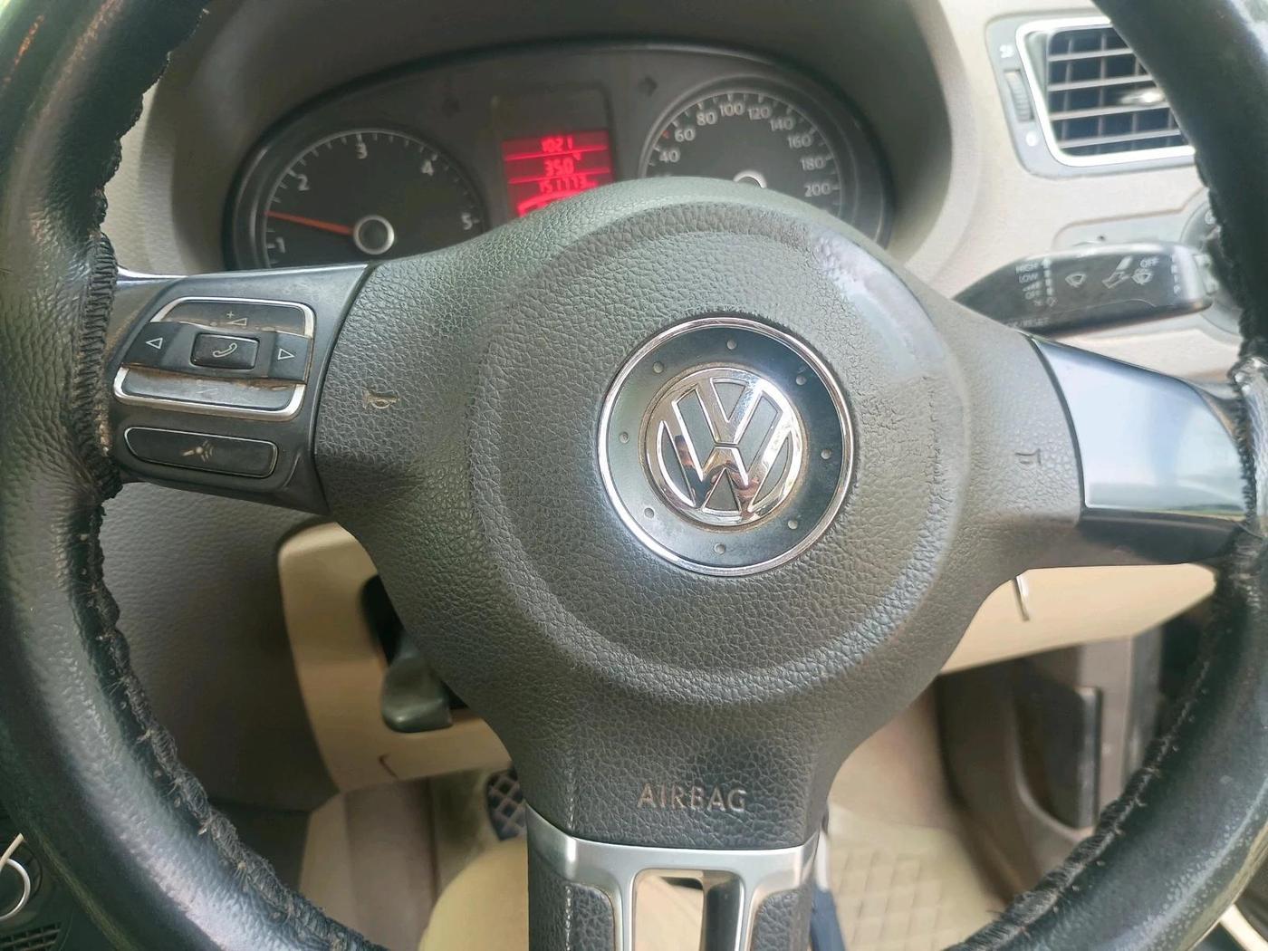 2013 Volkswagen Vento HIGHLINE DIESEL 1.6, Diesel, Manual, 1,51,773 km, interior