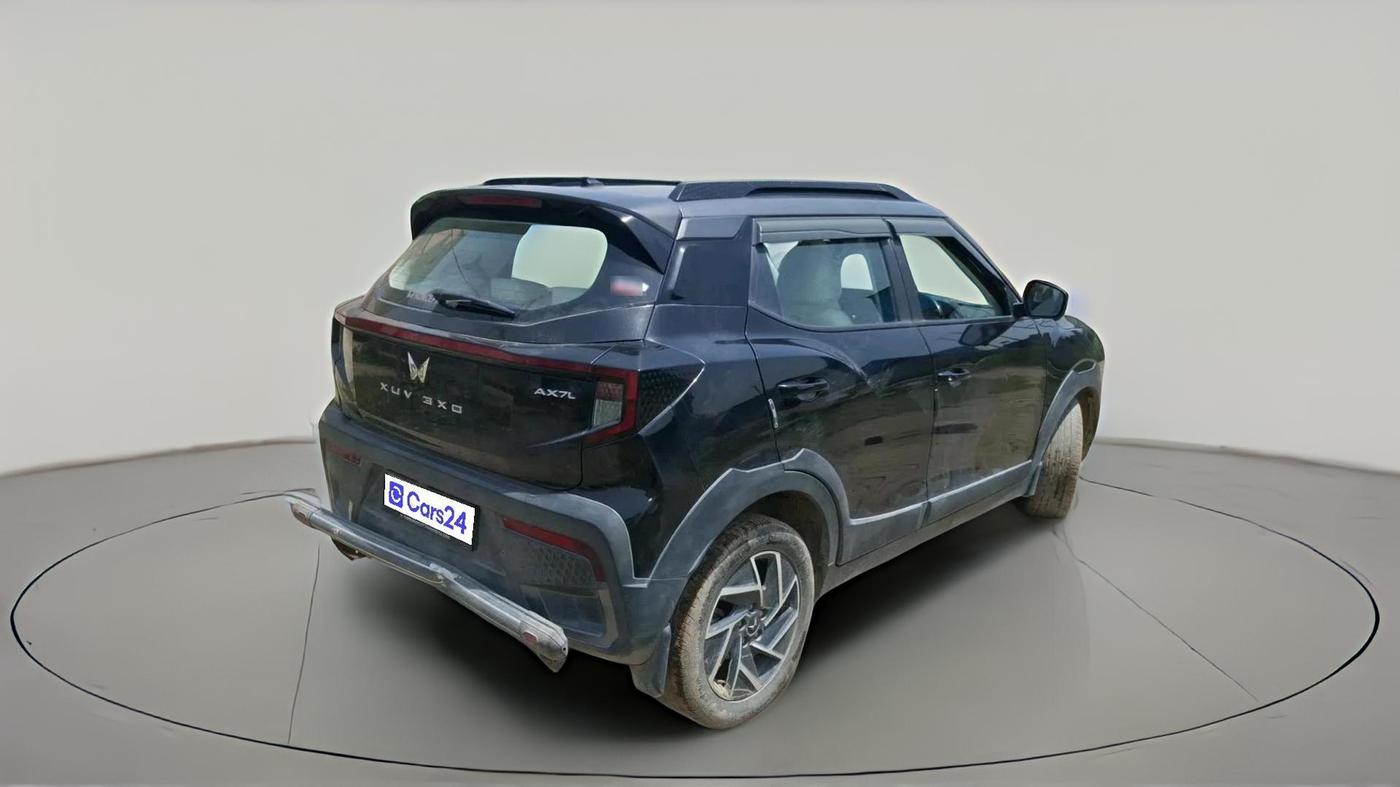 2024 Mahindra XUV 3XO AX7L 1.2 TGDi AT, Petrol, Automatic, 65,884 km, exterior