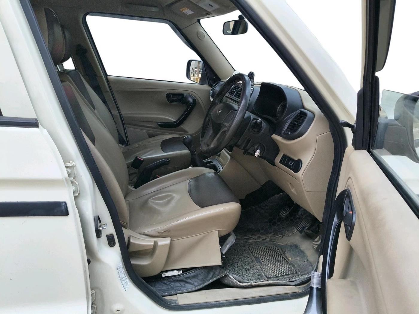 2024 Mahindra BOLERO NEO N 4, Diesel, Manual, 68,430 km, interior