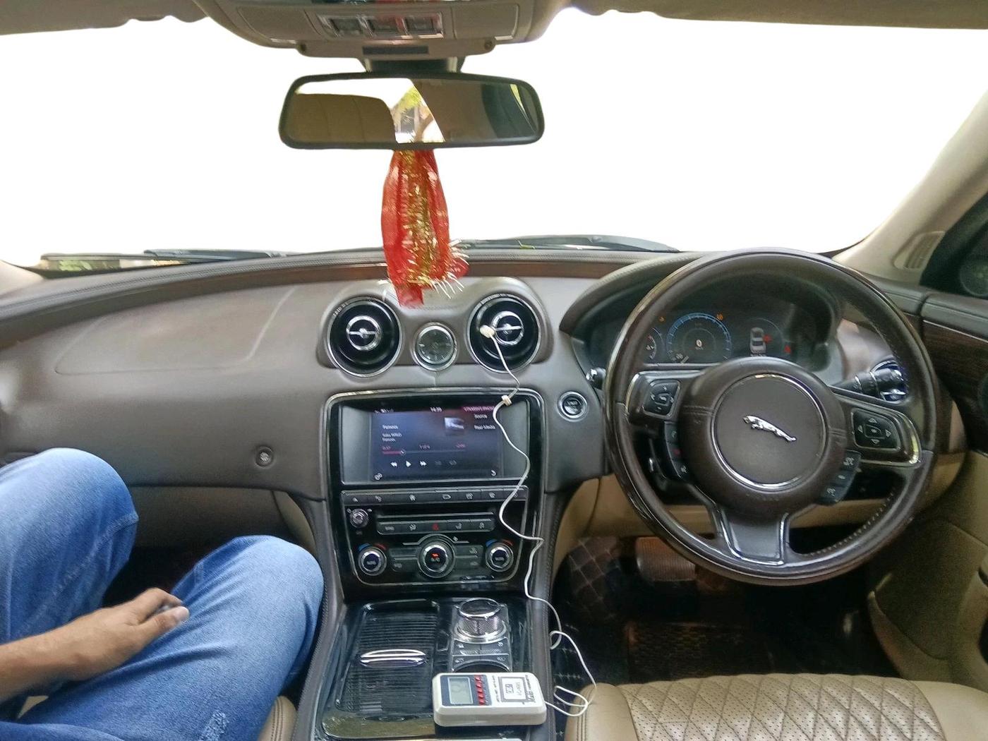 2016 Jaguar XJ L 2.0 Portfolio, Petrol, Automatic, 81,325 km, interior