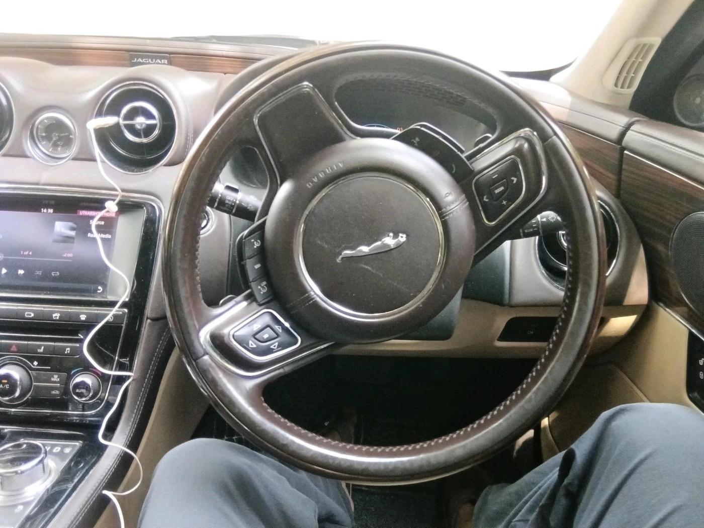 2016 Jaguar XJ L 2.0 Portfolio, Petrol, Automatic, 81,325 km, interior