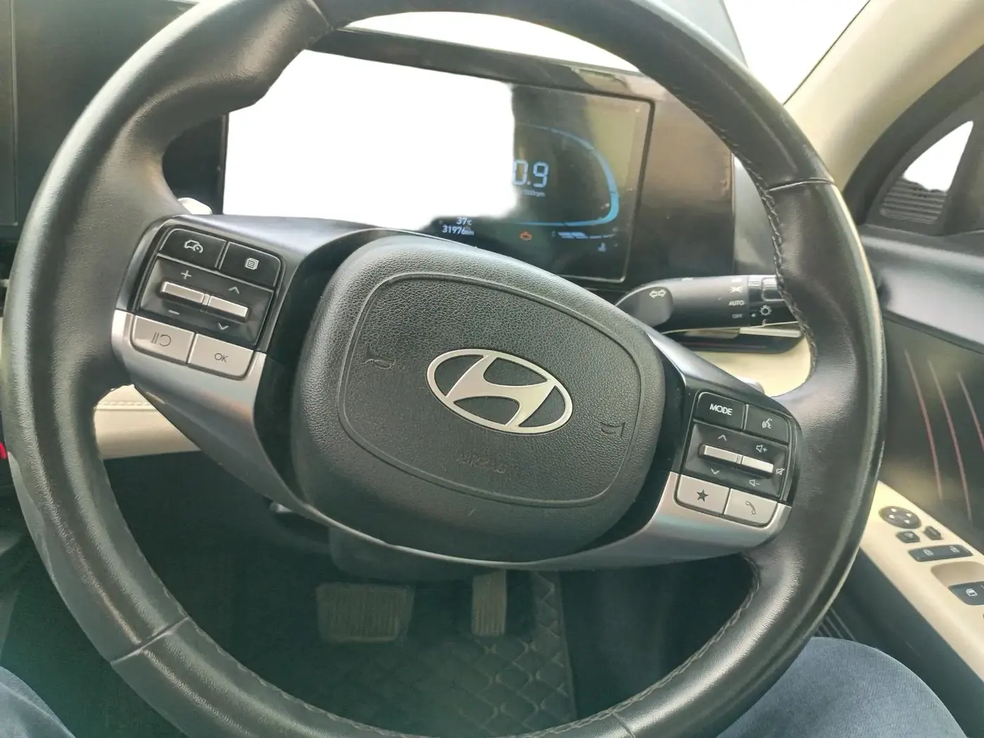 2023 Hyundai Verna  SX 1.5 MPI IVT, Petrol, Automatic, 31,976 km, interior