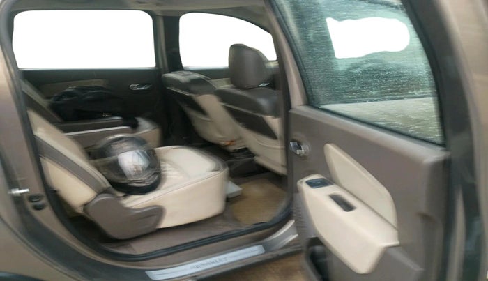 2016 Renault Lodgy 110 PS RXZ 7 STR, Diesel, Manual, 38,753 km, interior