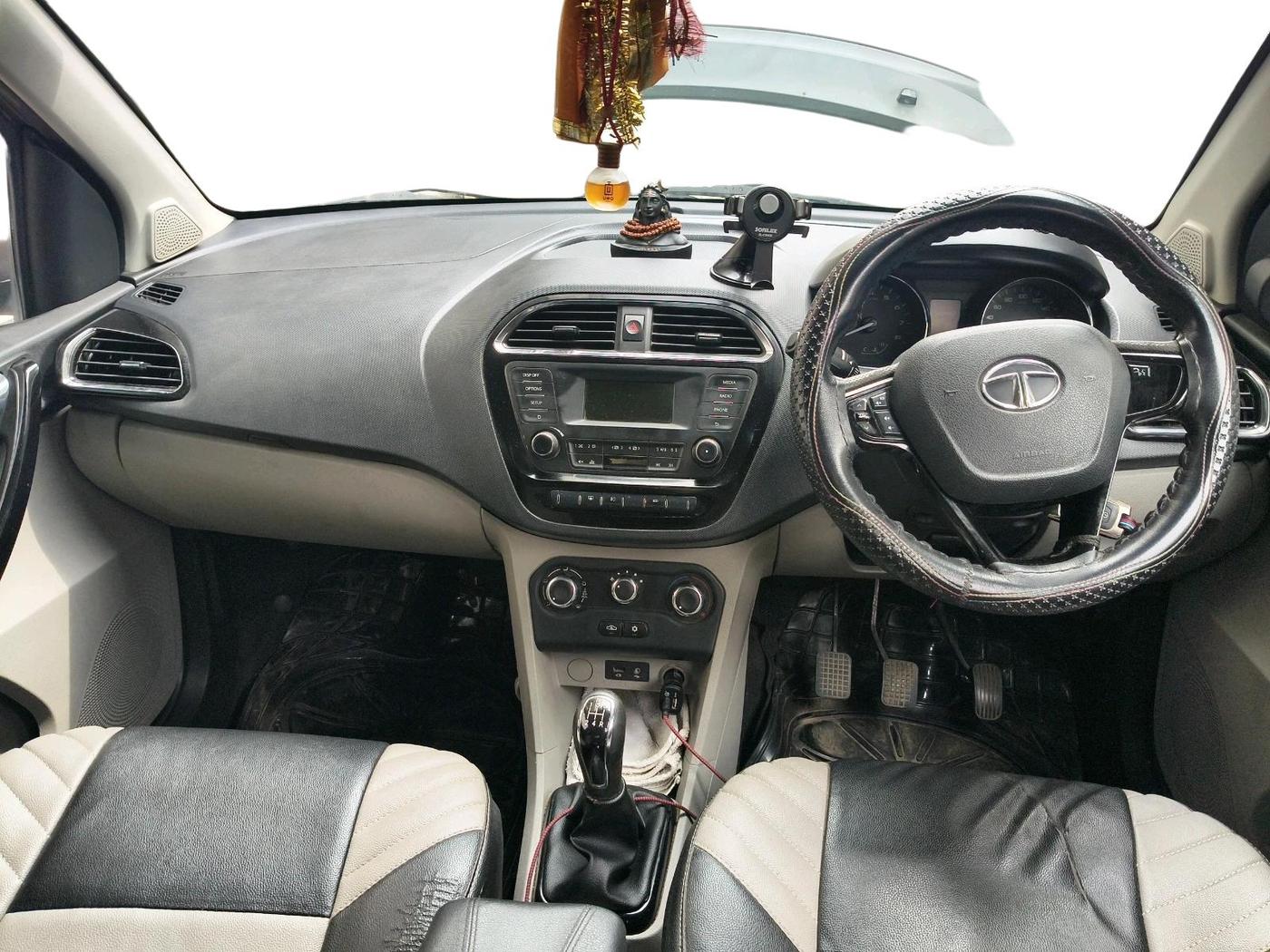 2018 Tata Tiago XZ PETROL, Petrol, Manual, 2,04,431 km, interior