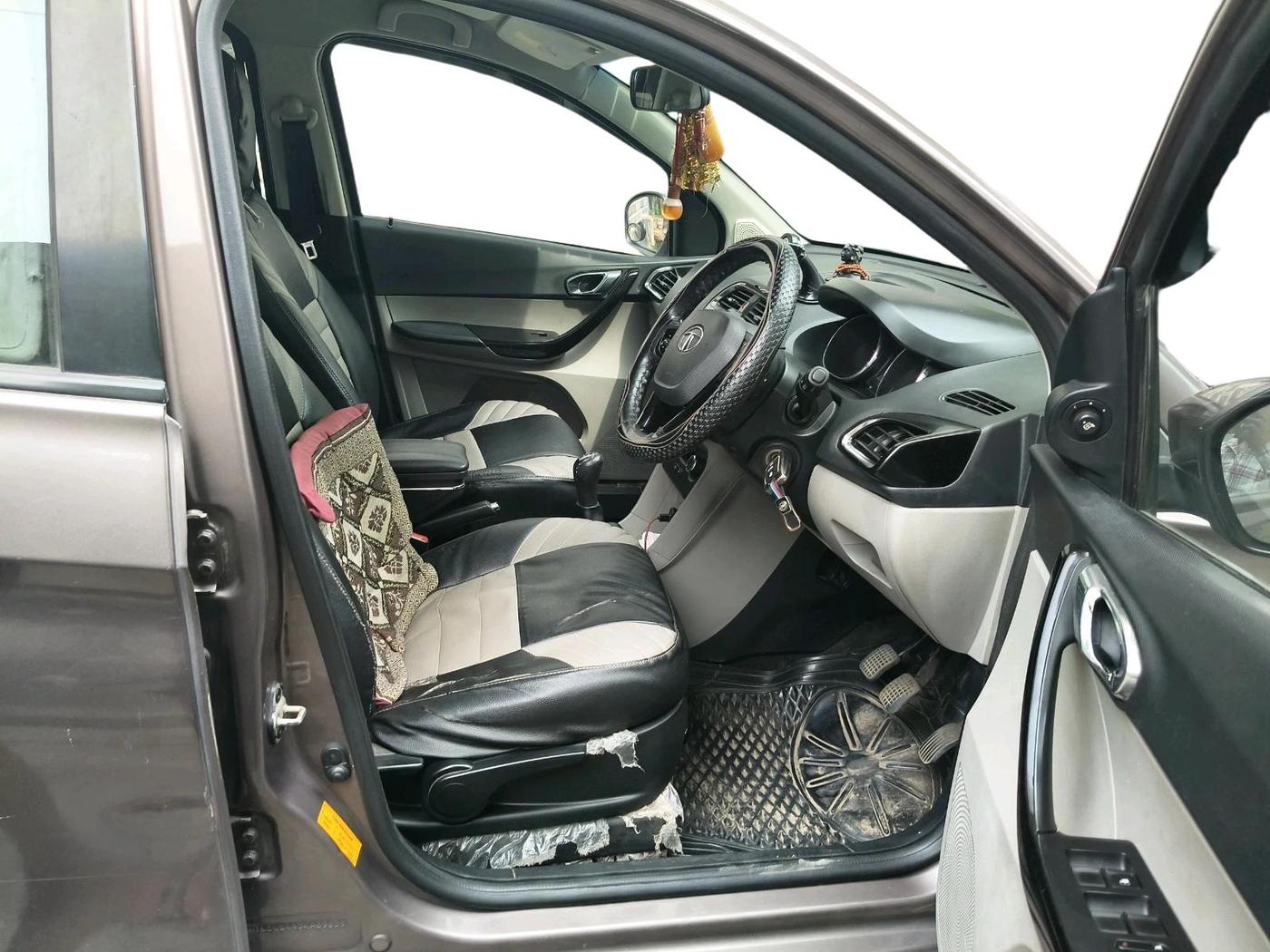 2018 Tata Tiago XZ PETROL, Petrol, Manual, 2,04,431 km, interior
