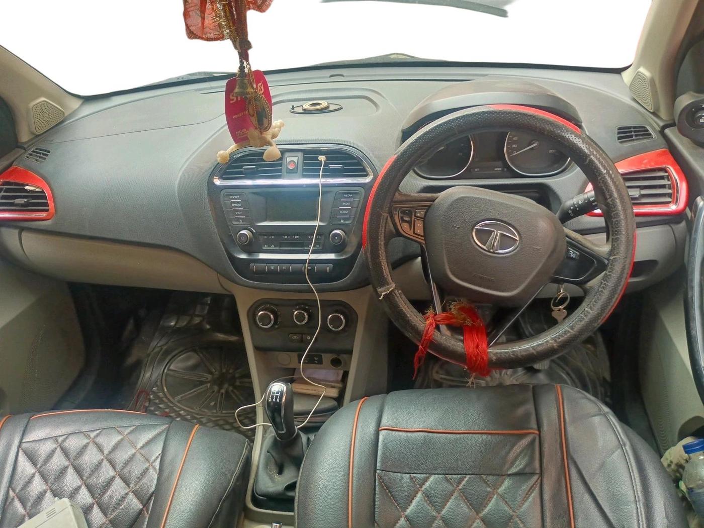 2018 Tata Tiago XZ PETROL, Petrol, Manual, 2,11,771 km, interior