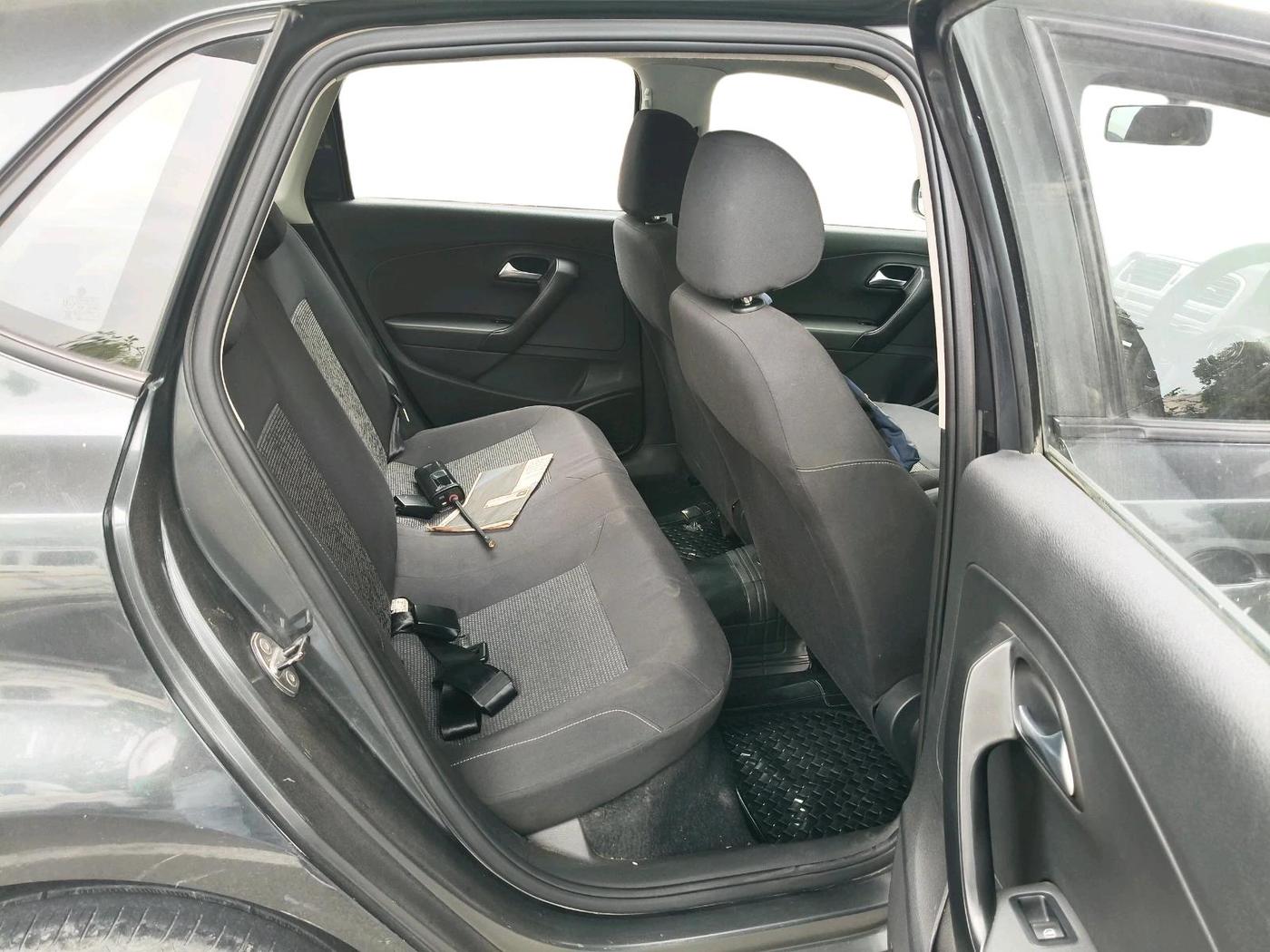 2014 Volkswagen Polo COMFORTLINE 1.5L, Diesel, Manual, 1,85,932 km, interior