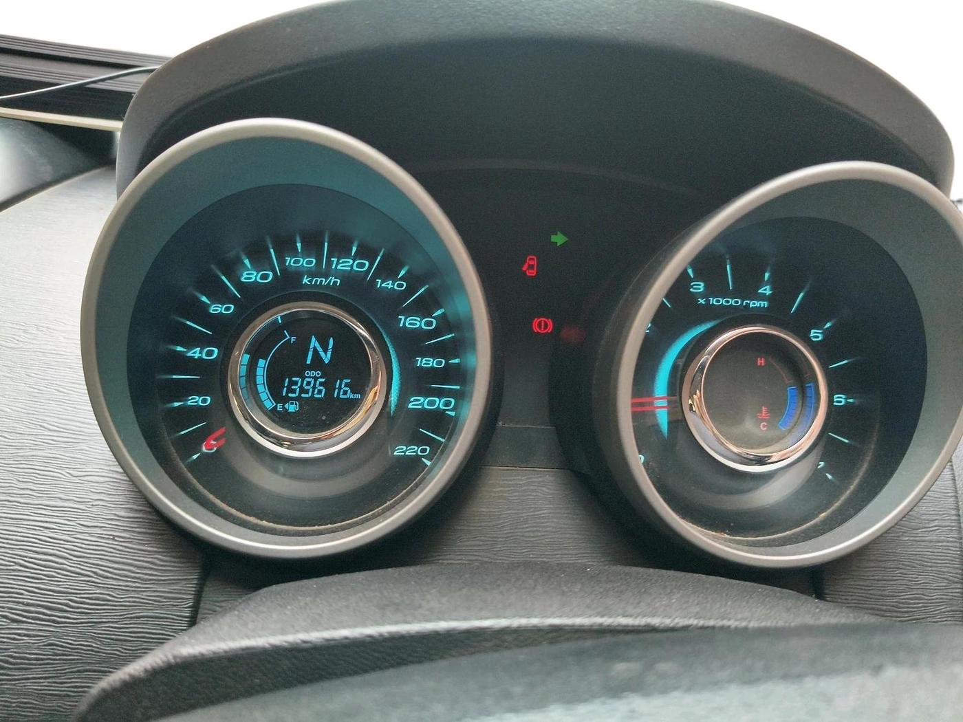2018 Mahindra XUV500 W10, Diesel, Manual, 1,39,616 km, interior