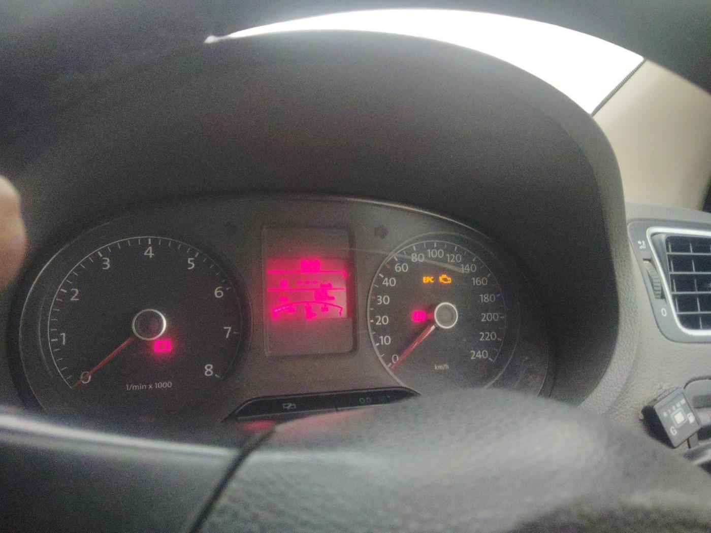 2011 Volkswagen Vento COMFORTLINE 1.6, CNG, Manual, 1,80,000 km, interior