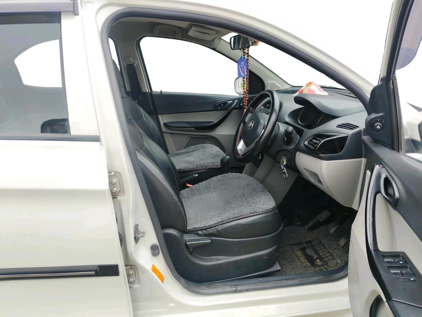 2017 Tata Tiago XT PETROL, Petrol, Manual, 85,574 km, interior