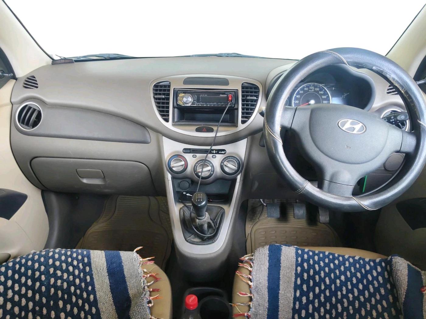 2013 Hyundai i10 MAGNA 1.1, Petrol, Manual, 68,593 km, interior