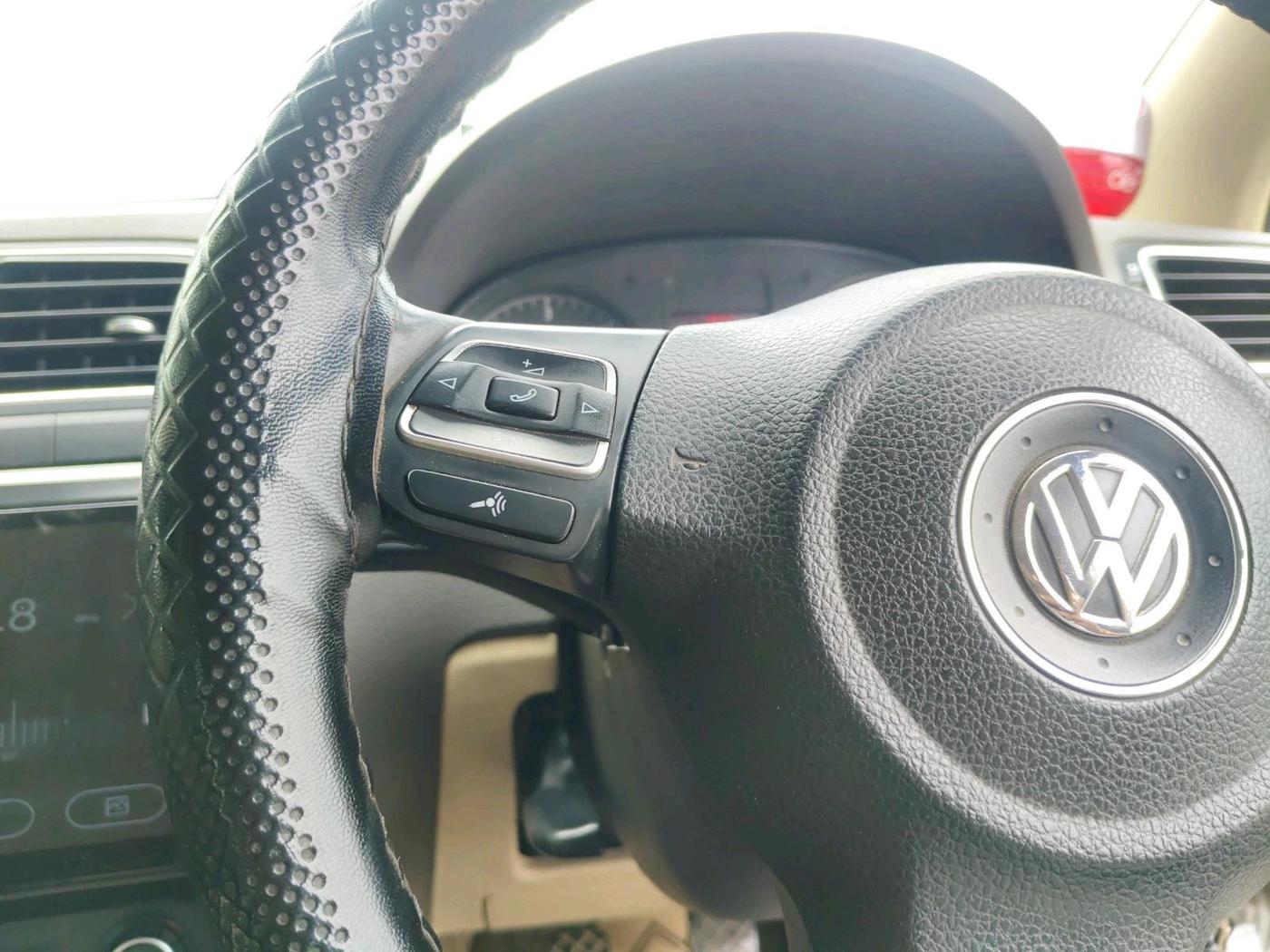 2011 Volkswagen Vento HIGHLINE DIESEL 1.6, Diesel, Manual, 1,23,770 km, interior