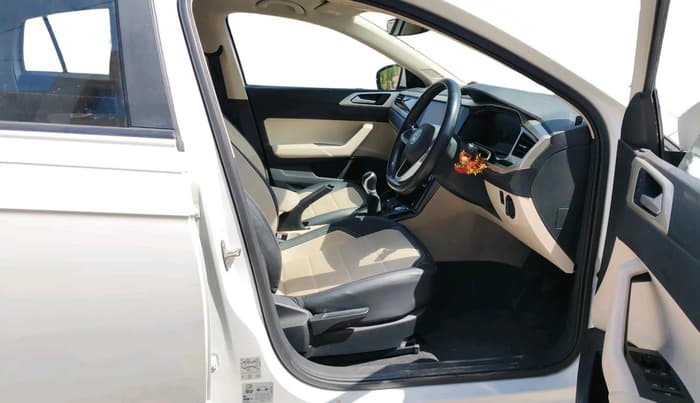 2025 Volkswagen VIRTUS Highline Plus 1.0 TSI MT, Petrol, Manual, 15,121 km, interior