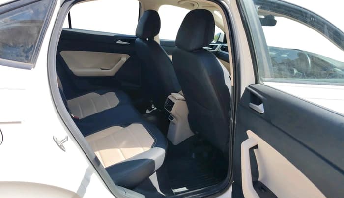 2025 Volkswagen VIRTUS Highline Plus 1.0 TSI MT, Petrol, Manual, 15,121 km, interior