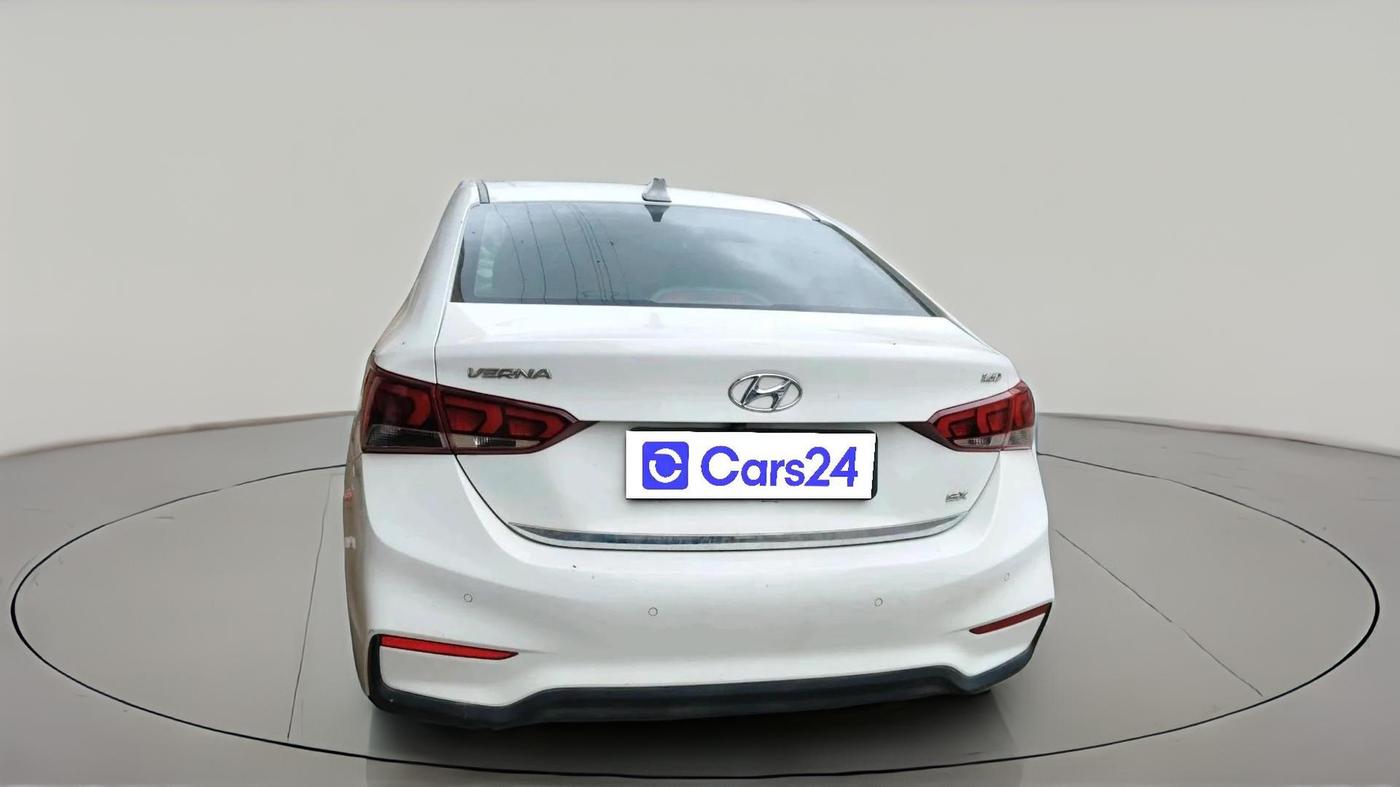 2017 Hyundai Verna 1.6 SX (O) CRDI MT, Diesel, Manual, 1,01,839 km, exterior