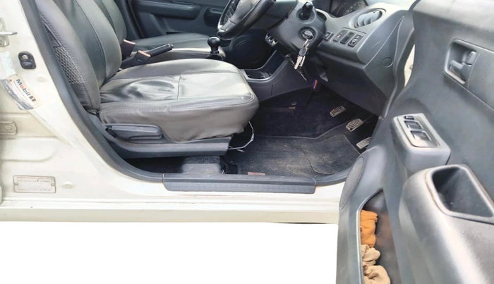 2011 Maruti Swift Dzire LXI, CNG, Manual, 71,570 km, interior