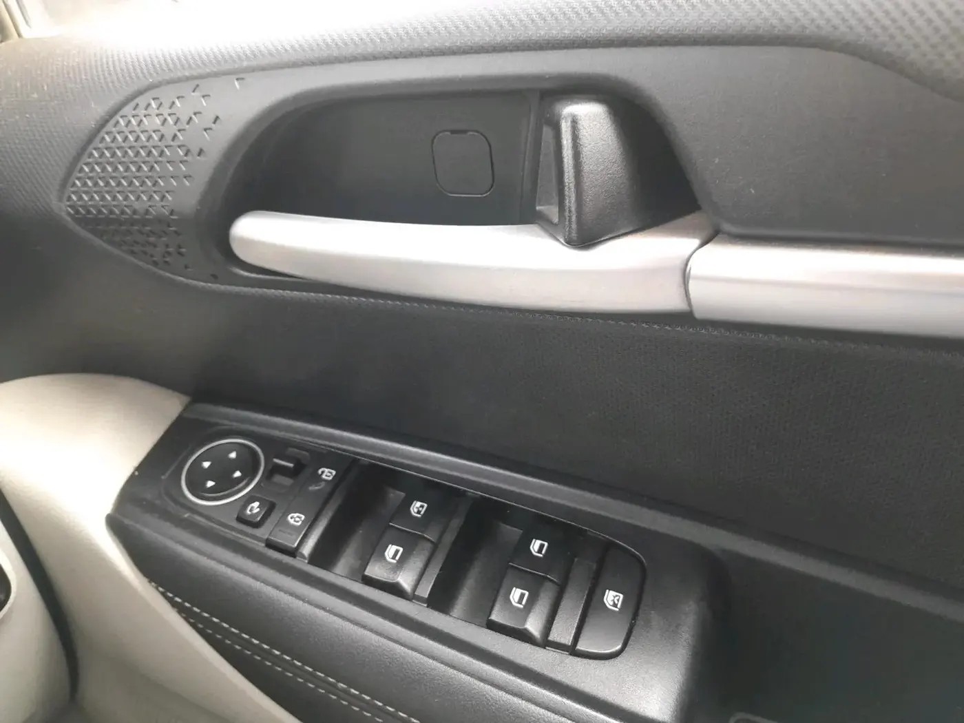 2022 KIA SONET HTX 1.5 AT, Diesel, Automatic, 97,849 km, interior