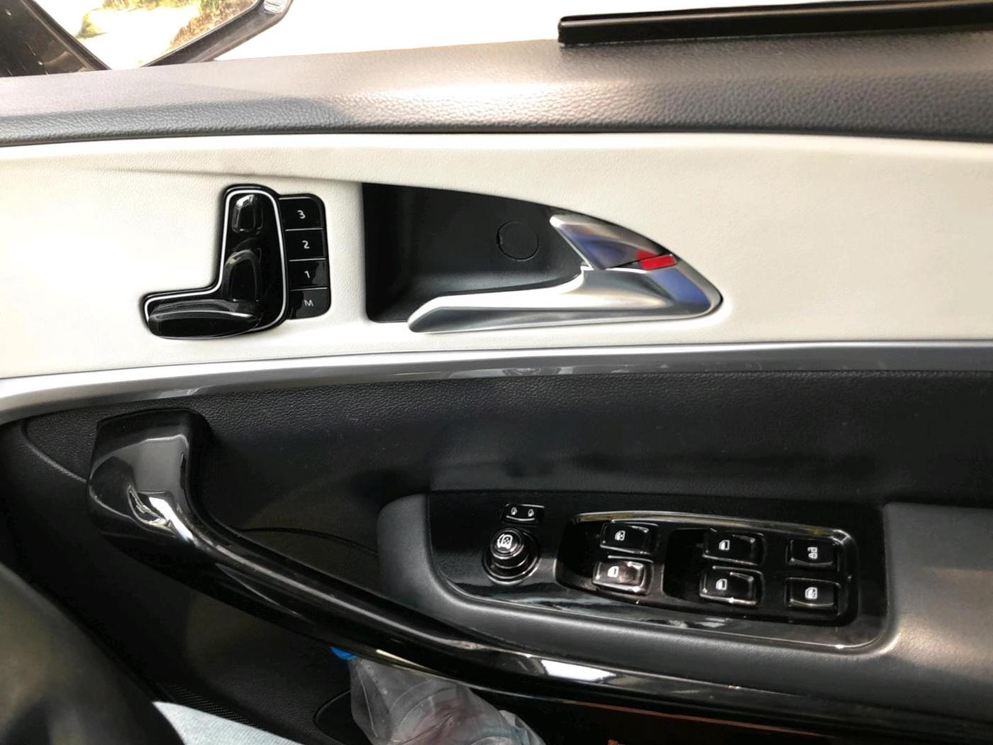 2024 Mahindra XUV700 AX 7 D AT 7 STR, Diesel, Automatic, 58,193 km, interior