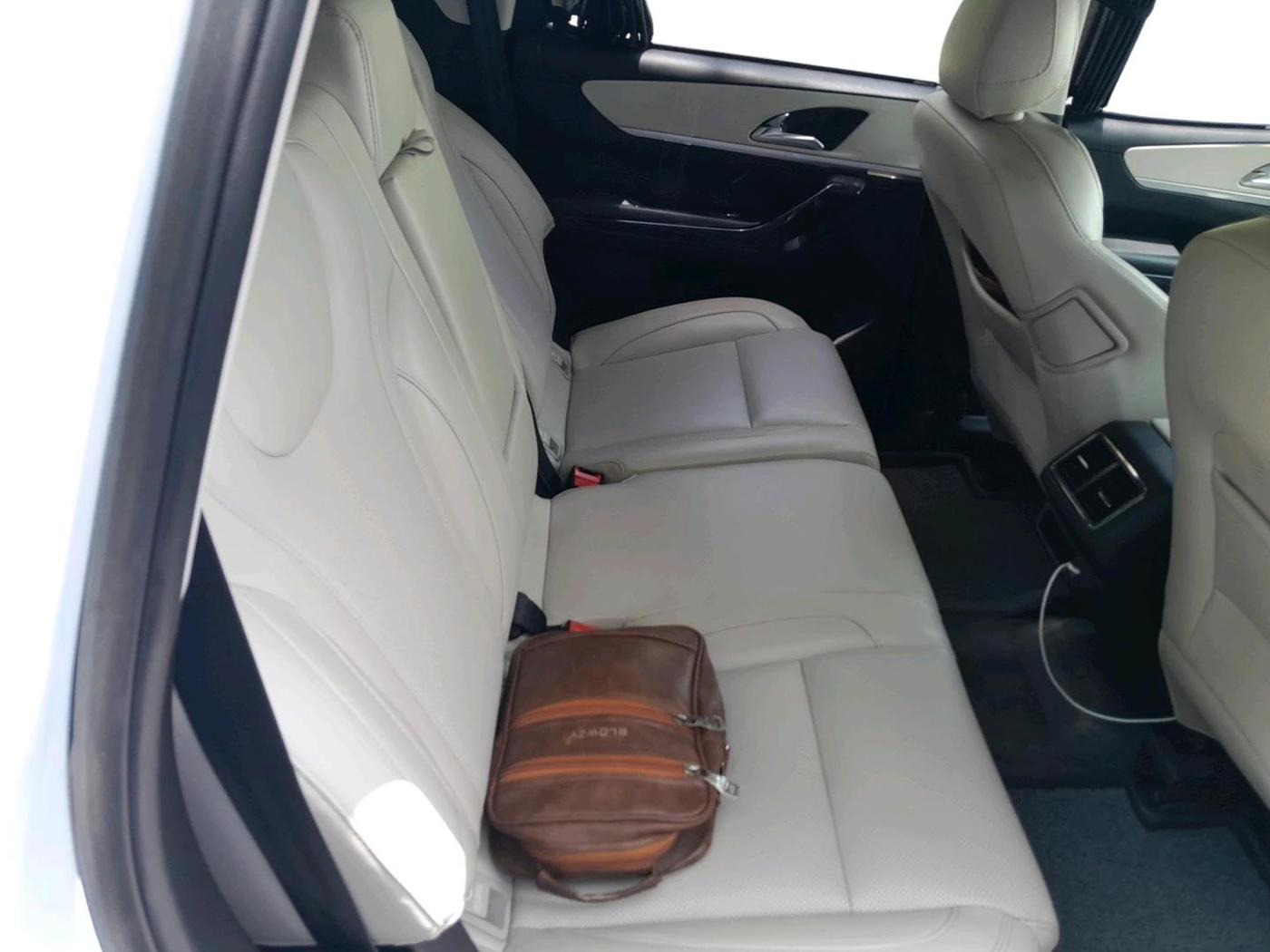 2024 Mahindra XUV700 AX 7 D AT 7 STR, Diesel, Automatic, 58,193 km, interior
