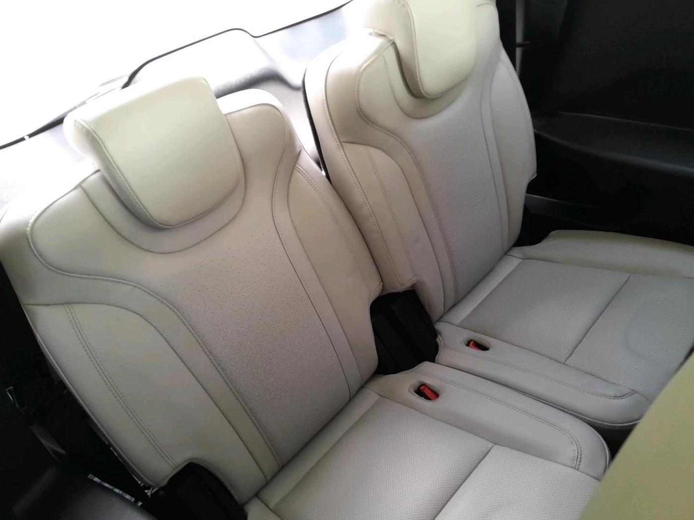 2024 Mahindra XUV700 AX 7 D AT 7 STR, Diesel, Automatic, 58,193 km, interior