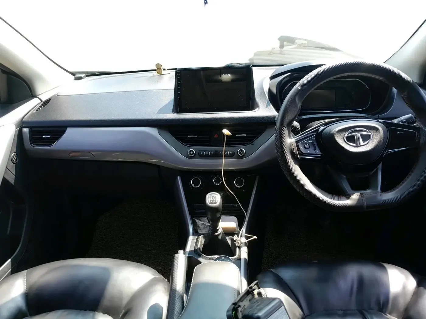 2022 Tata NEXON XM SUNROOF PETROL, Petrol, Manual, 56,877 km, interior