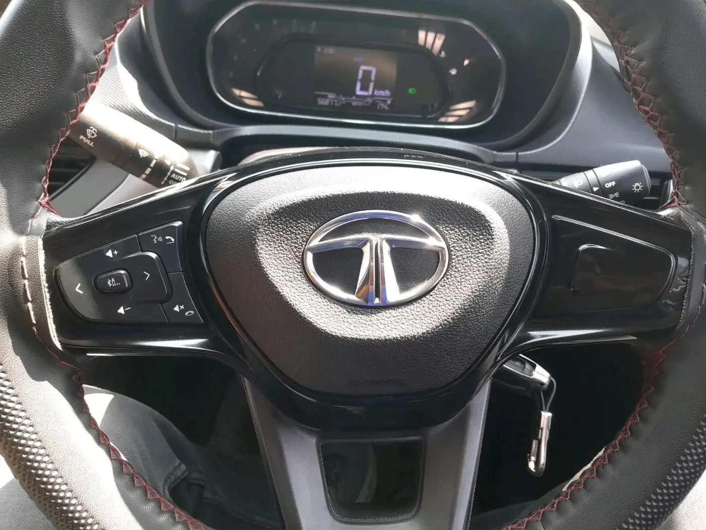 2022 Tata NEXON XM SUNROOF PETROL, Petrol, Manual, 56,877 km, interior