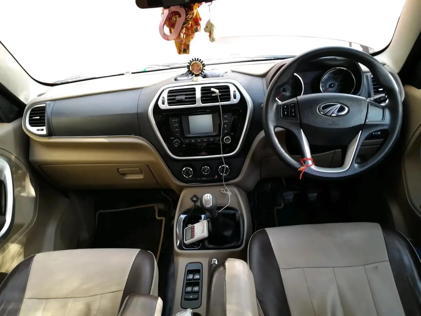 2016 Mahindra TUV300 T8, Diesel, Manual, 1,28,969 km, interior