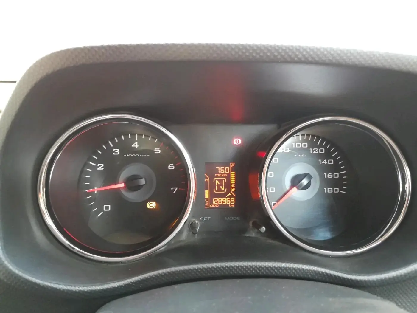 2016 Mahindra TUV300 T8, Diesel, Manual, 1,28,969 km, interior