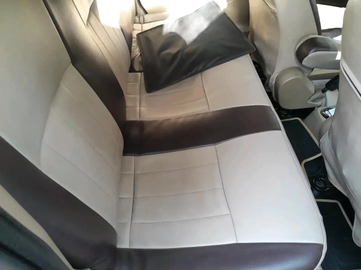 2016 Mahindra TUV300 T8, Diesel, Manual, 1,28,969 km, interior