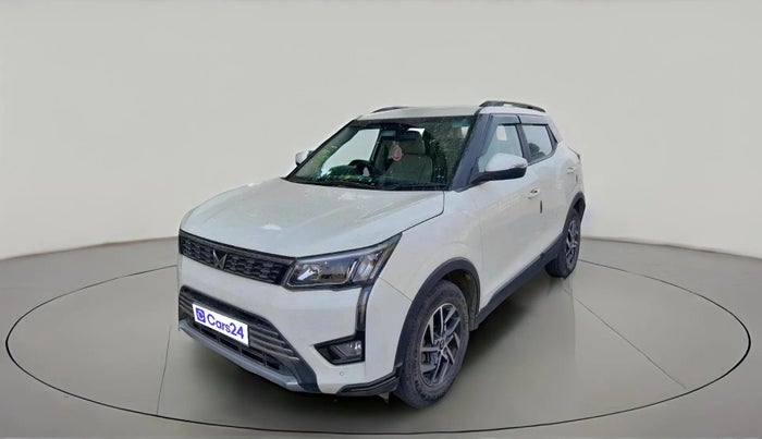 2023 Mahindra XUV300 W8 (O) 1.2 PETROL AMT, Petrol, Automatic, 24,476 km, exterior