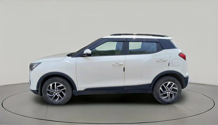 2023 Mahindra XUV300 W8 (O) 1.2 PETROL AMT, Petrol, Automatic, 24,476 km, exterior