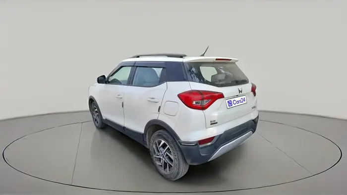 2023 Mahindra XUV300 W8 (O) 1.2 PETROL AMT, Petrol, Automatic, 24,476 km, exterior