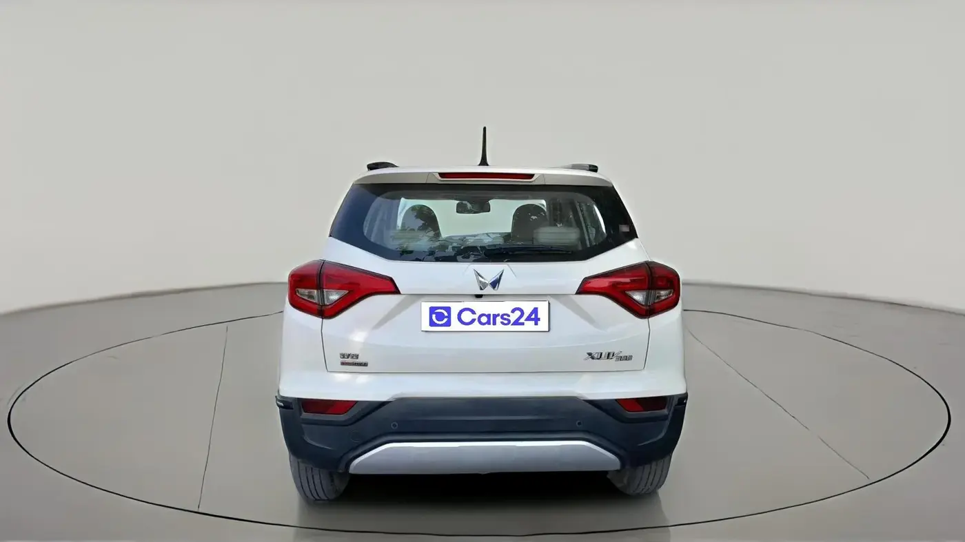 2023 Mahindra XUV300 W8 (O) 1.2 PETROL AMT, Petrol, Automatic, 24,476 km, exterior