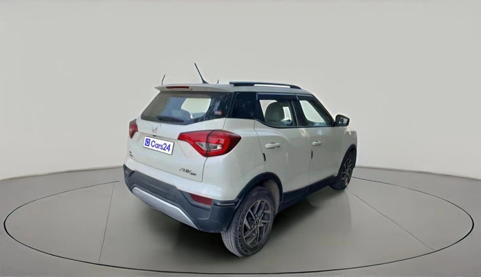 2023 Mahindra XUV300 W8 (O) 1.2 PETROL AMT, Petrol, Automatic, 24,476 km, exterior