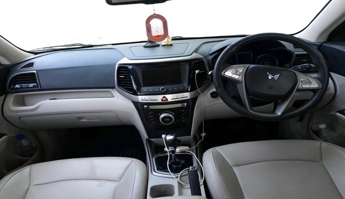 2023 Mahindra XUV300 W8 (O) 1.2 PETROL AMT, Petrol, Automatic, 24,476 km, interior