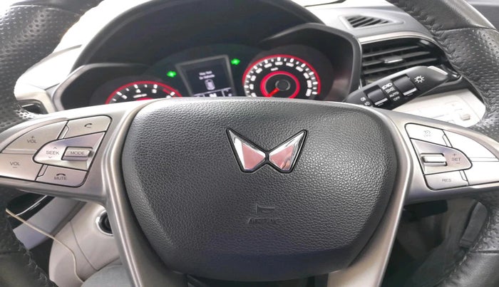2023 Mahindra XUV300 W8 (O) 1.2 PETROL AMT, Petrol, Automatic, 24,476 km, interior
