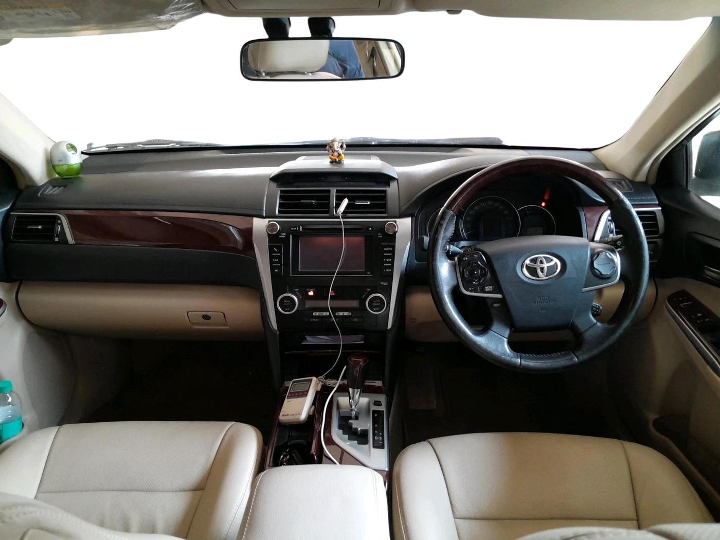 2014 Toyota Camry 2.5L AT, Petrol, Automatic, 71,567 km, interior