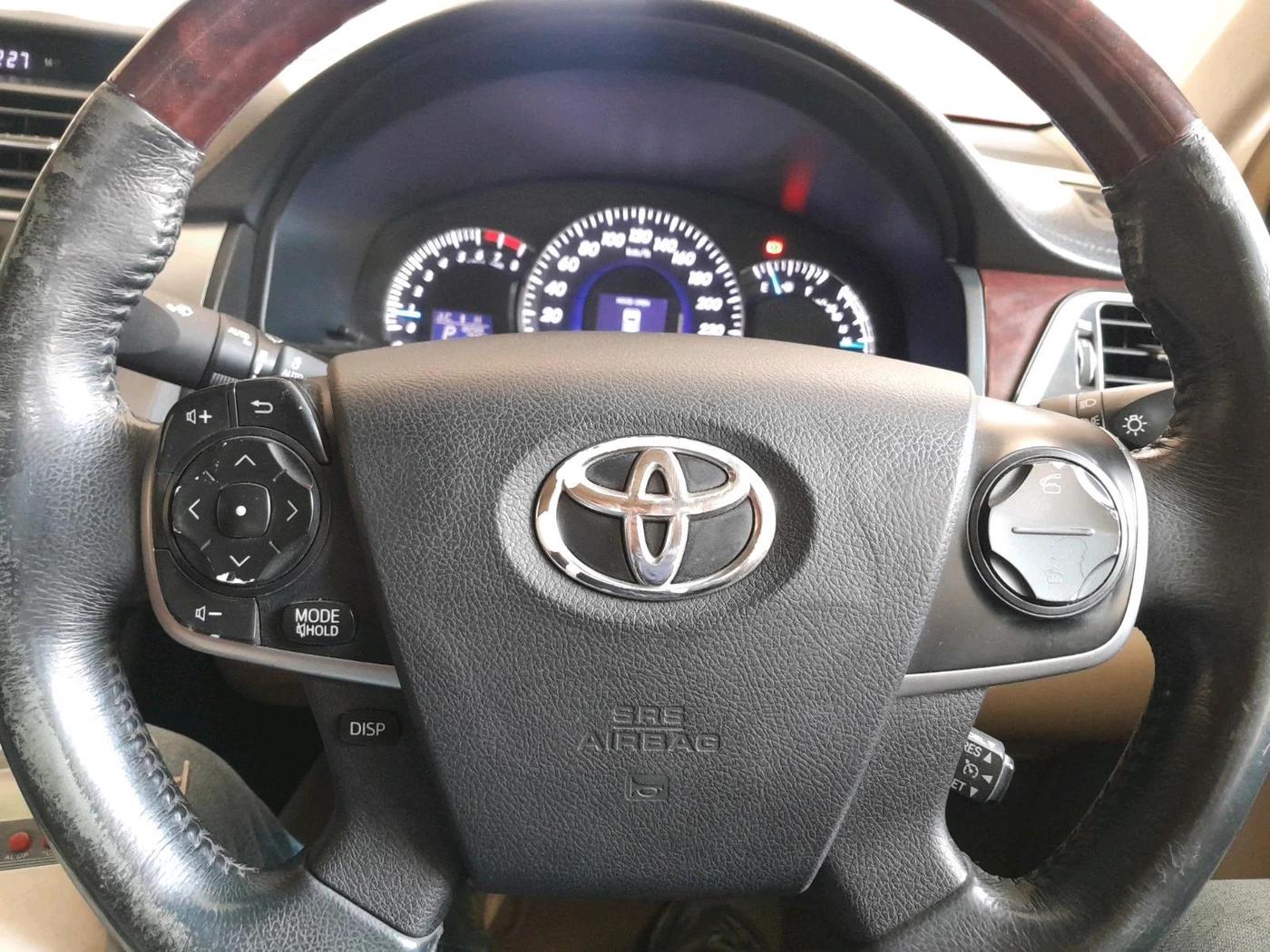 2014 Toyota Camry 2.5L AT, Petrol, Automatic, 71,567 km, interior