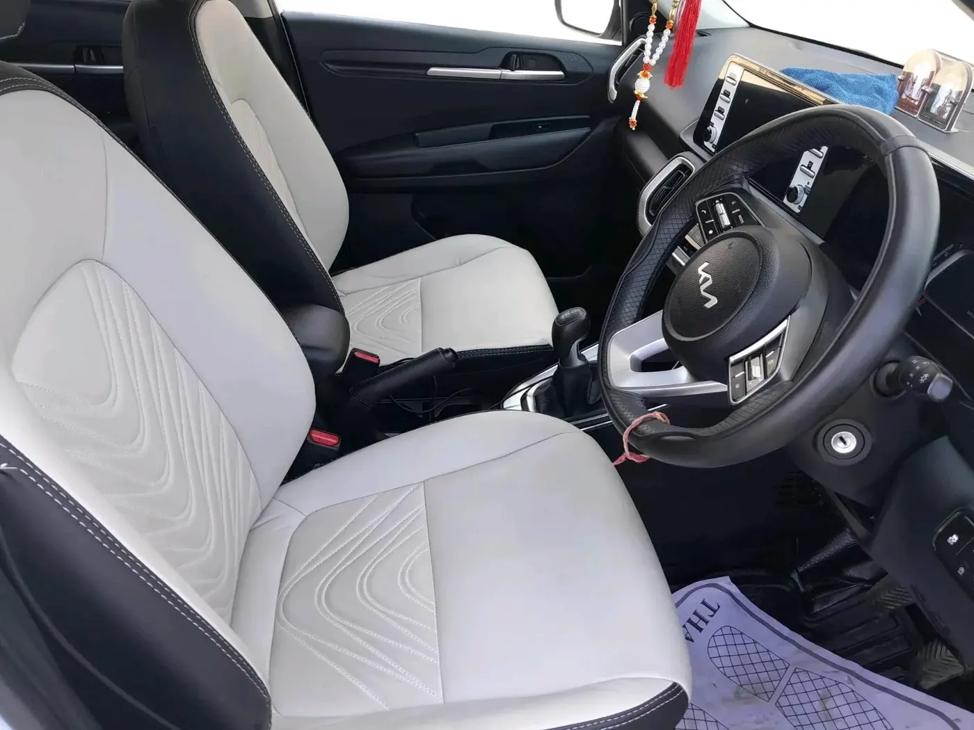 2025 KIA SONET HTK (O) 1.5 Diesel MT, Diesel, Manual, 4,676 km, interior
